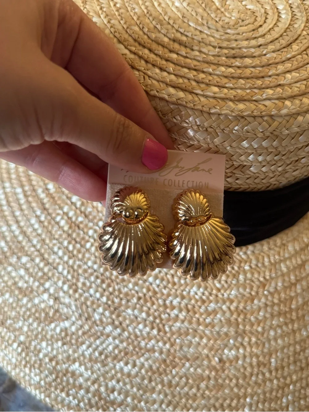 Kenneth Jay Lane GOLD SEASHELL CLIP EARRINGS - Picture 2 of 7